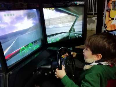 Sedendosi � possibile condurre auto da Formula Uno... 